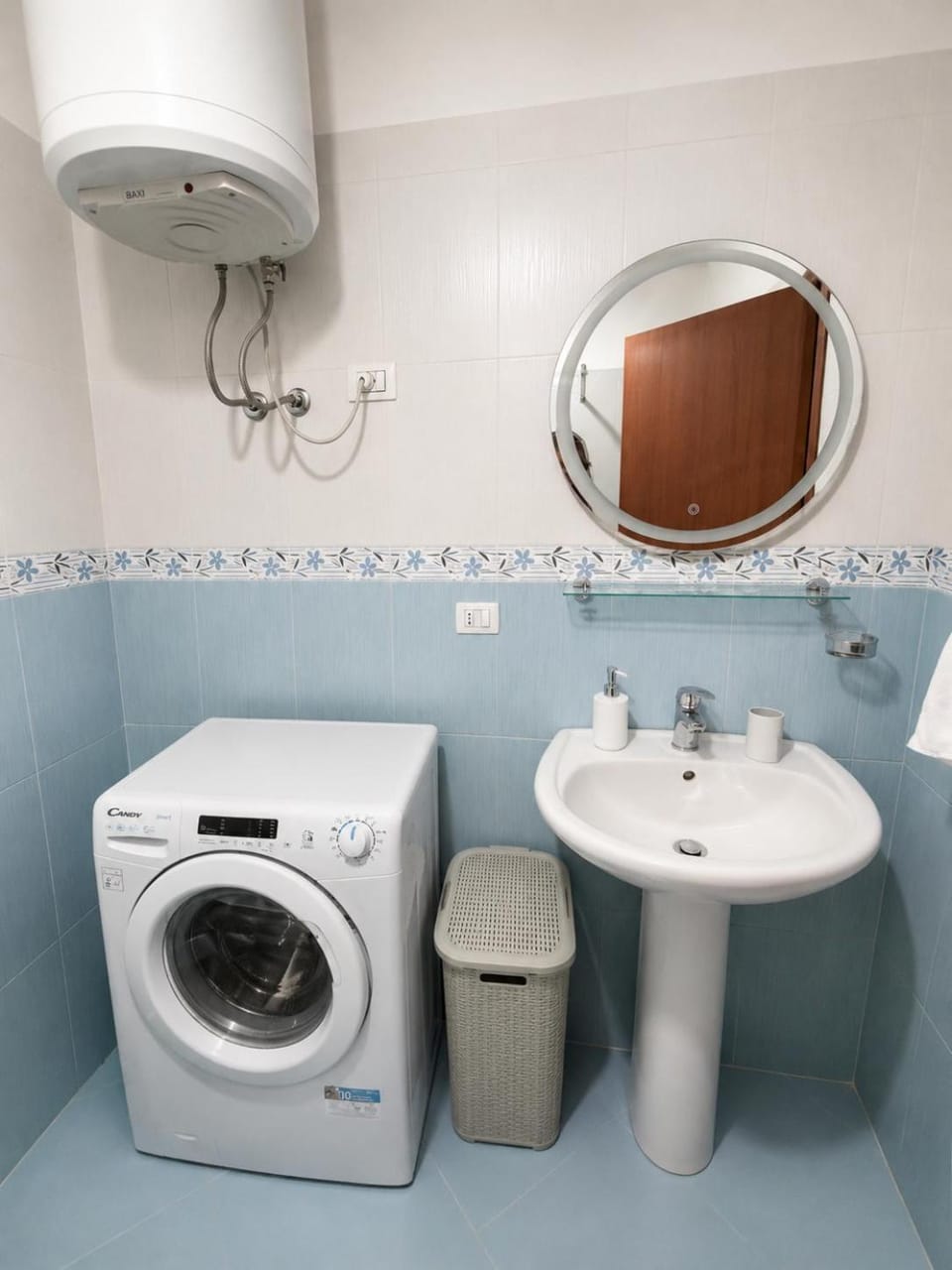 Bathroom, washing machine