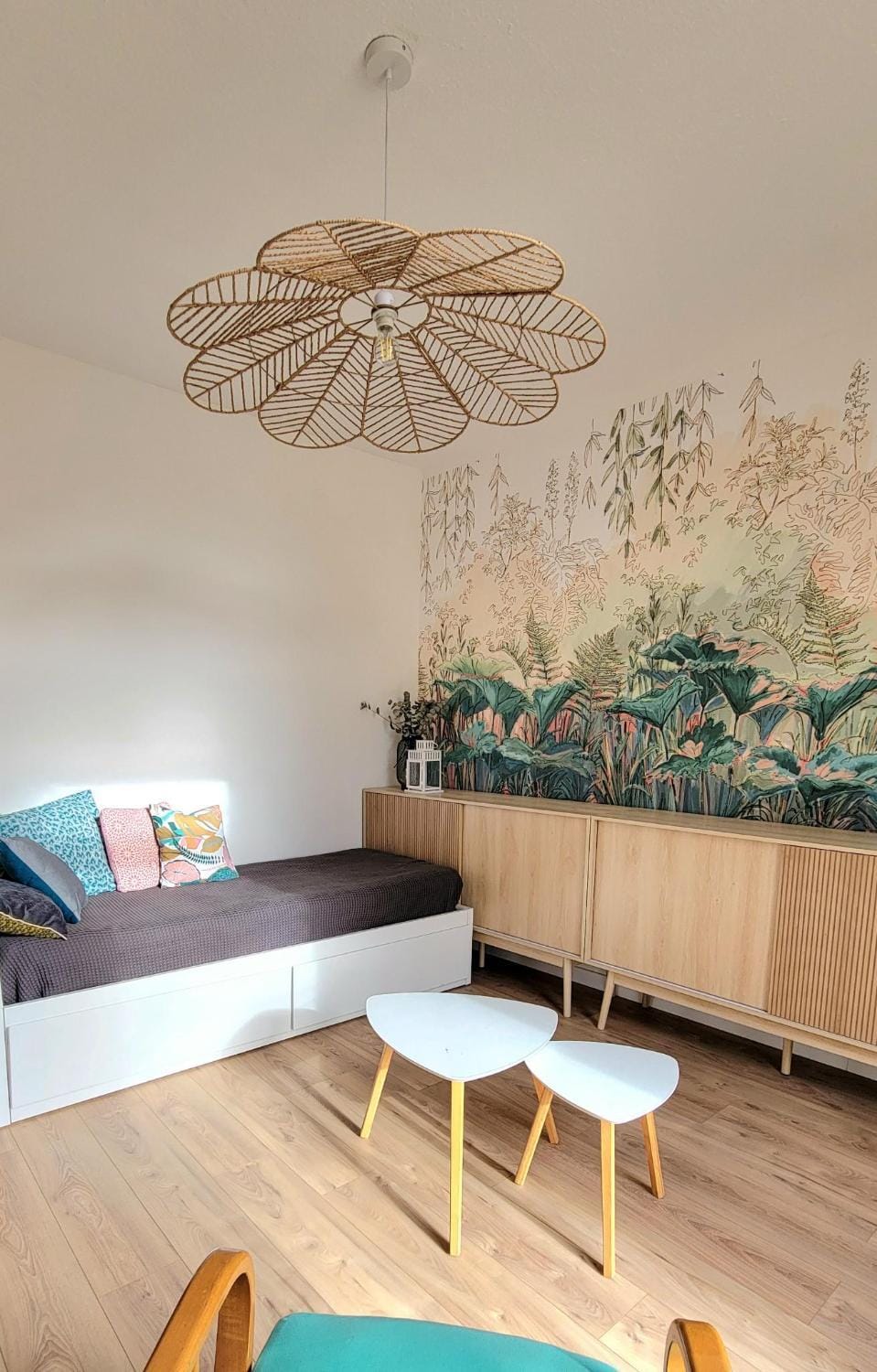 Bed, Living room