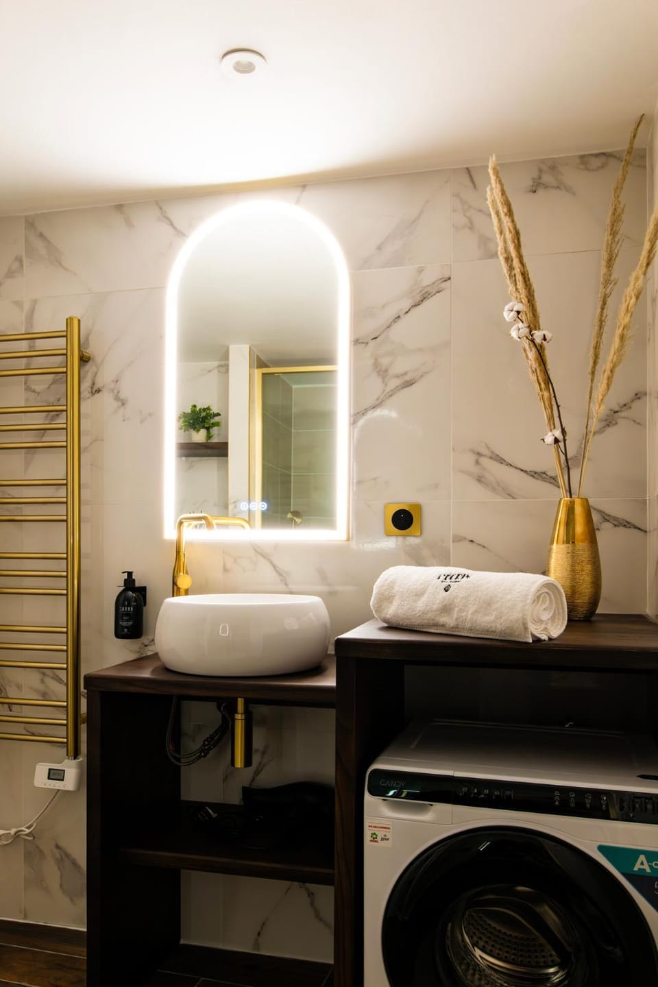 Bathroom, towels