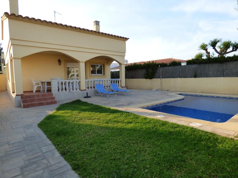 Facade/entrance, Swimming pool, Swimming pool