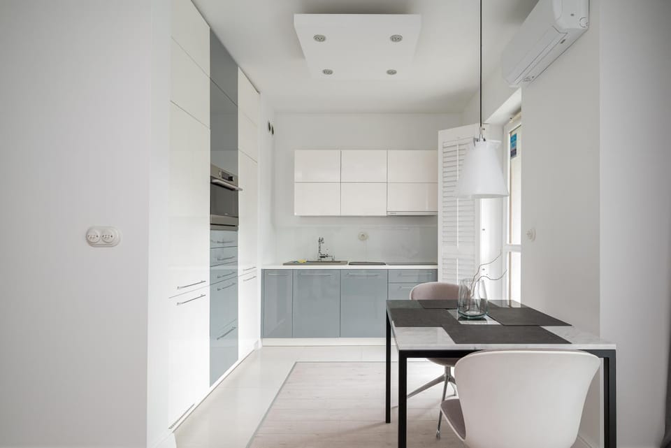 Kitchen or kitchenette, Dining area, stove