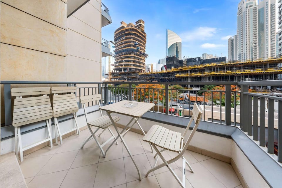 Free housekeeping visits during your stay - StayShort - Modern STU that Sleeps 4 in Downtown Apartment in Dubai