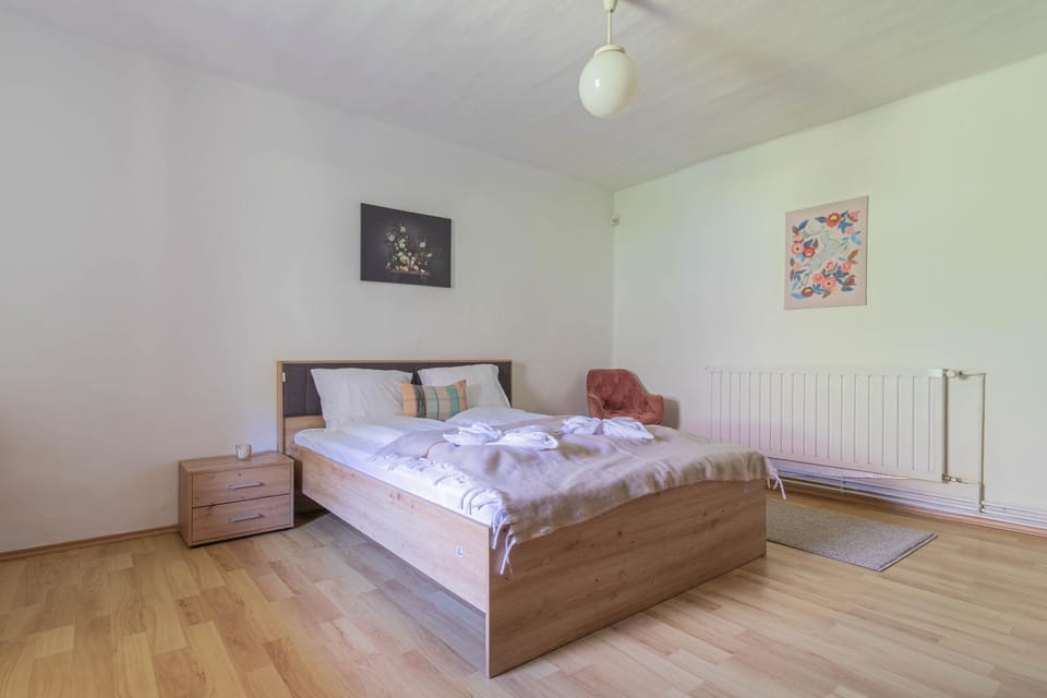 Visegrád Farmhouse with Private Forest & Panorama Apartment in Hungary