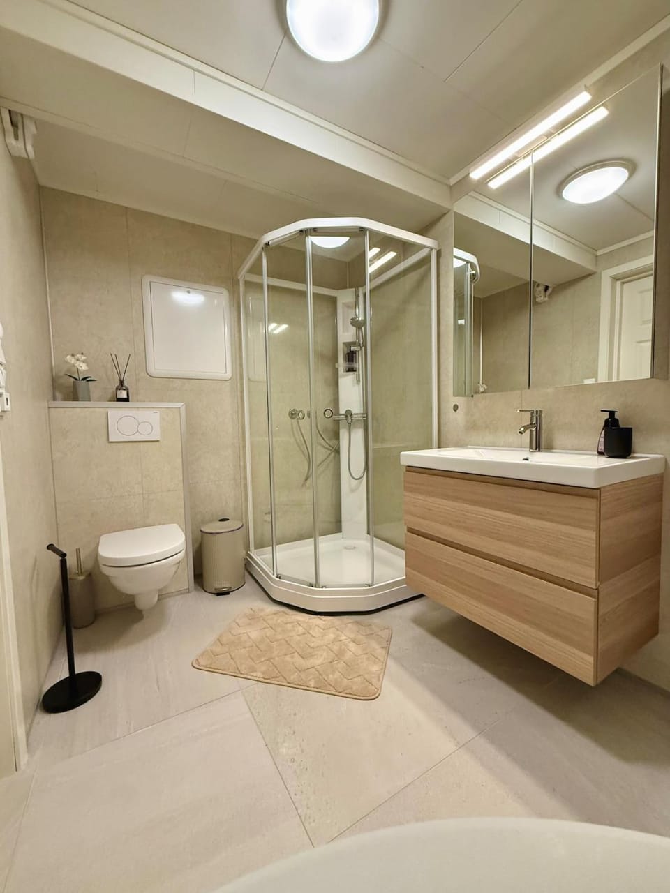 Shower, Toilet, Bathroom