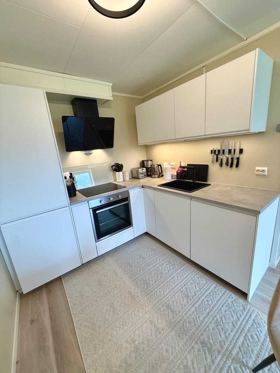 Kitchen or kitchenette, stove, kitchen