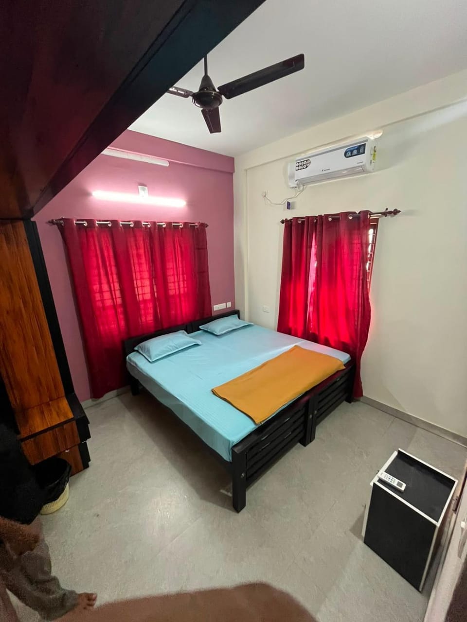 Bedroom, air conditioner