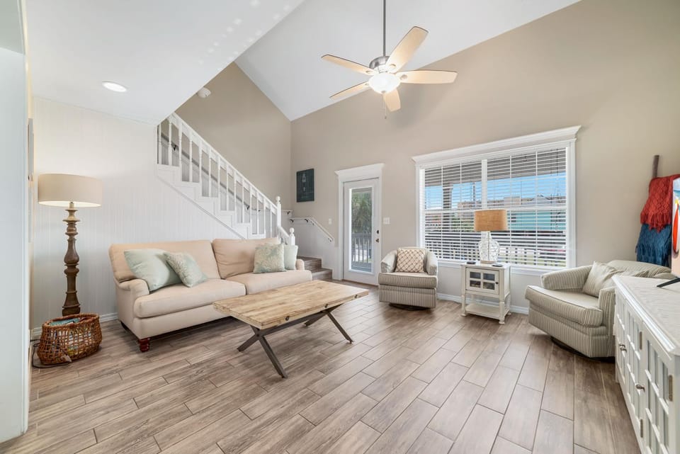 21 Palms House in West Beach