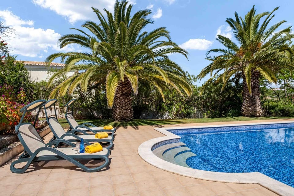Swimming pool, sunbed