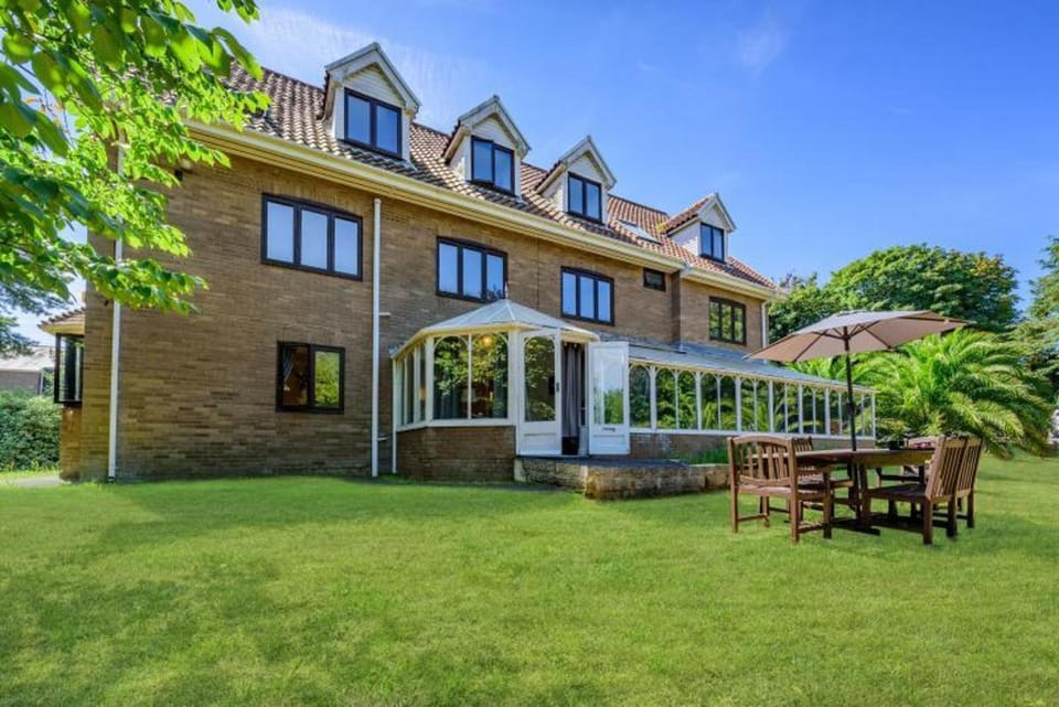Langlad Bay 2-Bed Apt Sleeps 6 w Private Garden Apartment in The Mumbles