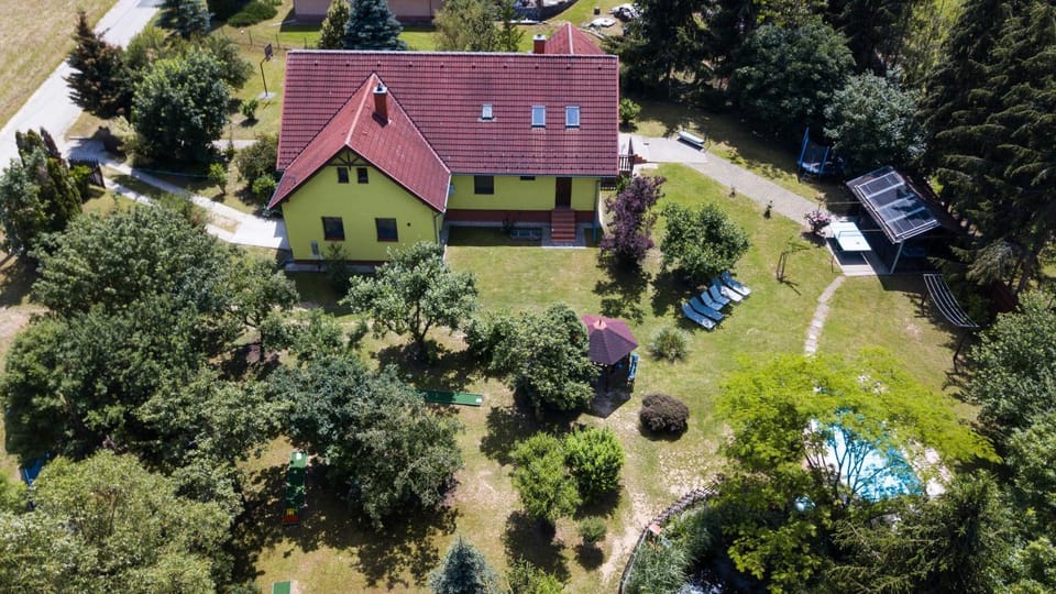 Property building, Day, Natural landscape, Bird's eye view, Garden, Garden view