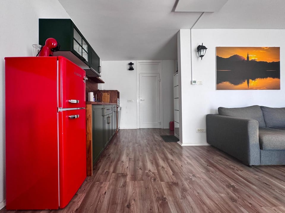 Dining area, kitchen