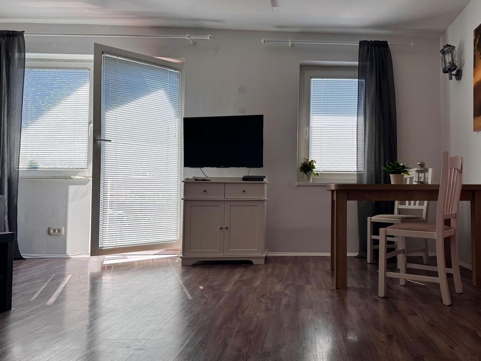 TV and multimedia, Balcony/Terrace, Living room