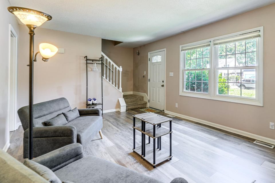 Jacksonville Retreat w/ Yard near Base & Beach House in Jacksonville