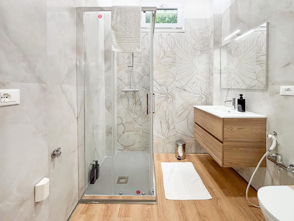 Shower, Toilet, Bathroom