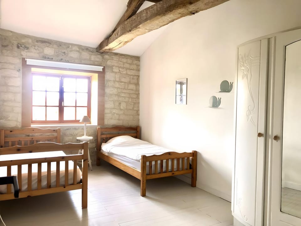 Property building, Living room, Bedroom