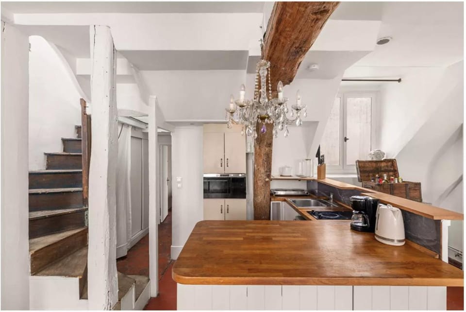 Duplex de charme au cœur du Marais Apartment in Paris