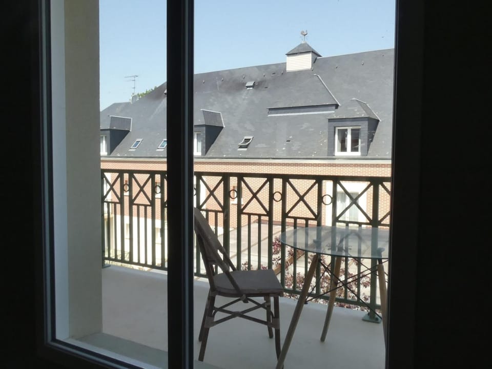 View (from property/room), Balcony/Terrace, Dining area