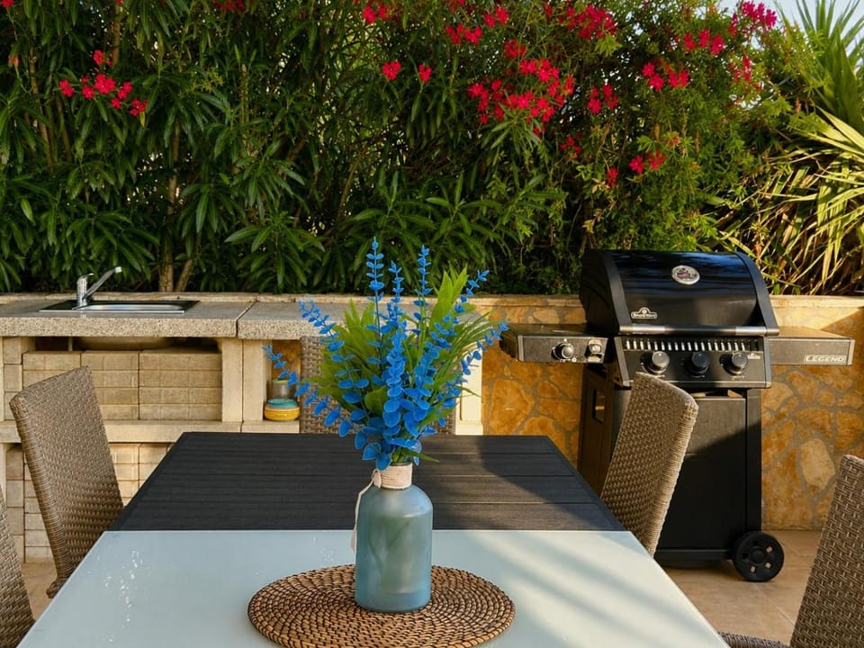 BBQ facilities, Dining area, Beach