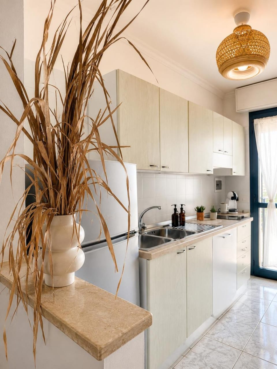 Kitchen or kitchenette, dishwasher, stove