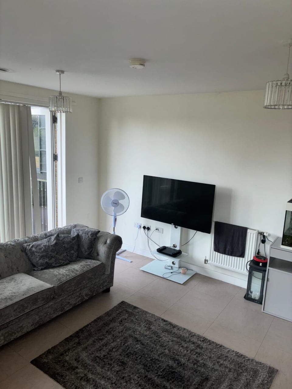 Luxury Apartment Balcony View Tube 2 min Walk Apartment in Ilford