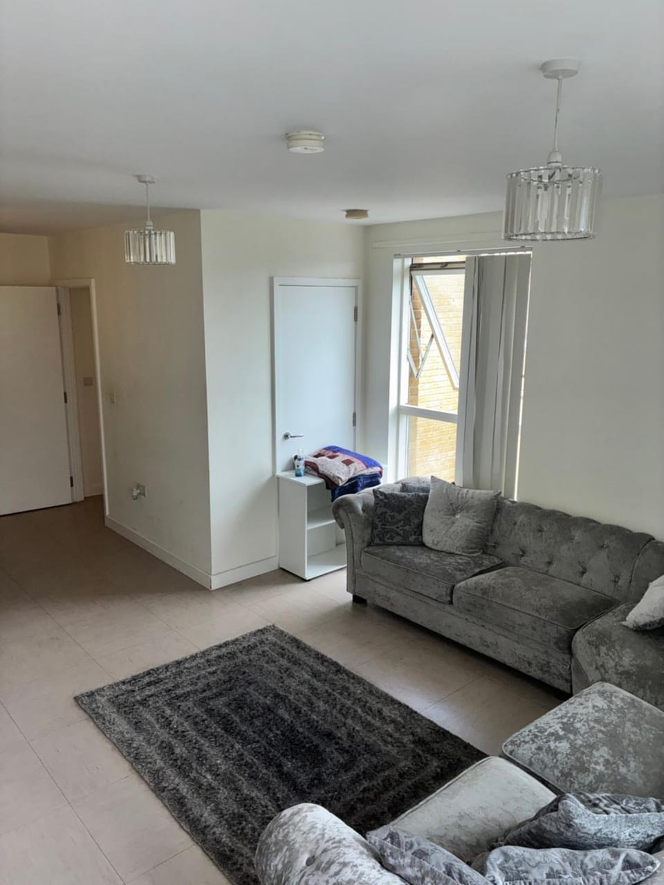 Luxury Apartment Balcony View Tube 2 min Walk Apartment in Ilford