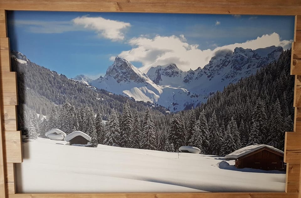 Bedroom, Mountain view