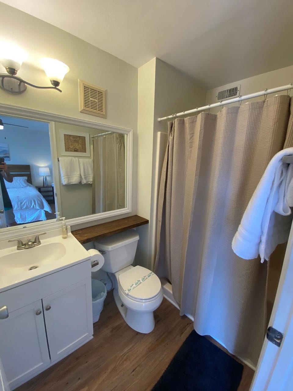 Surf Break condo, STEPS to ocean! Next to pier Apartment in Carolina Beach