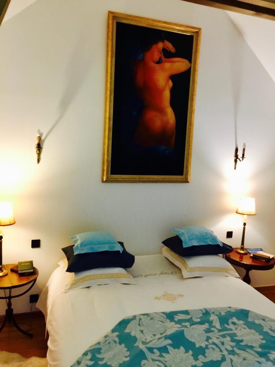 Photo of the whole room, Decorative detail