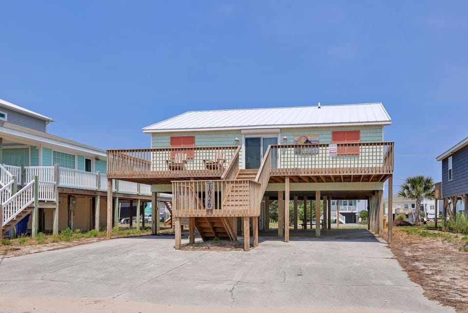 1026 Ocean Blvd - 4 Bedroom Beach Bungalow House in Topsail Beach