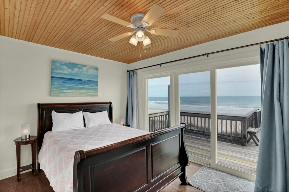Livin' On A Prayer - Charming 3 bedroom oceanfront cottage House in North Topsail Beach