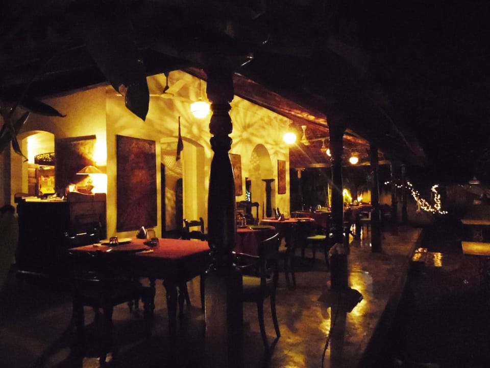 Restaurant/places to eat, Night, Breakfast