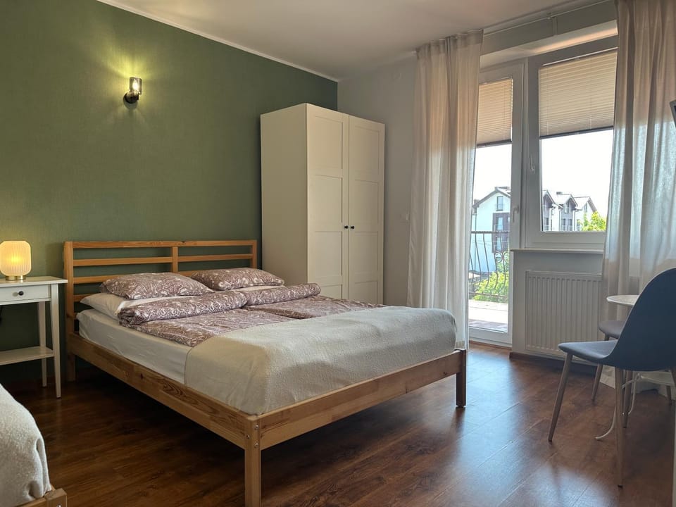 Bed, Photo of the whole room, wardrobe
