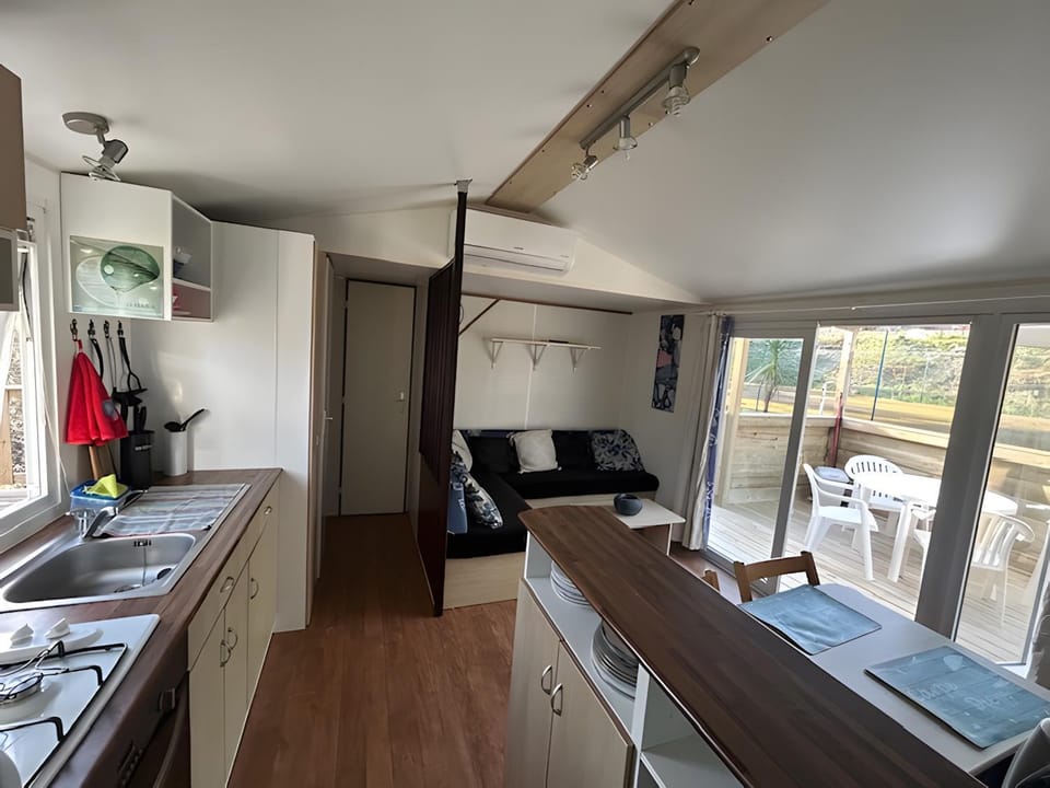 Property building, Kitchen or kitchenette, Living room