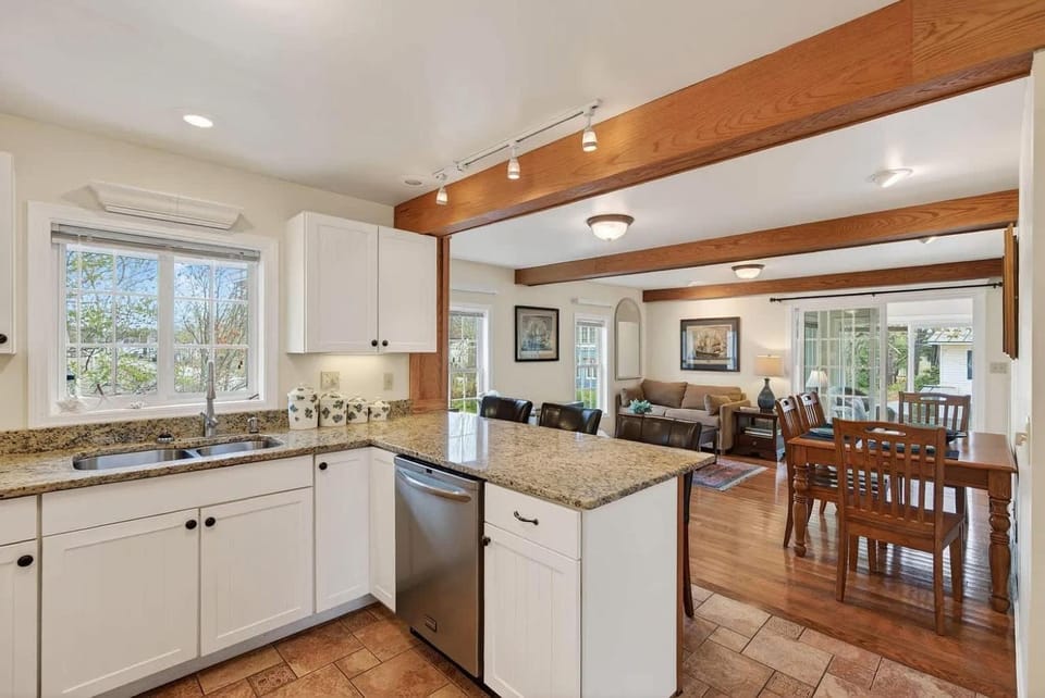 Private Coastal Residence in the Heart of Ocean Park Maine with Nearby Beach Access Apartment in Ocean Park