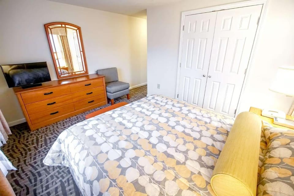 Sea Mist Resort - 2 Bedroom Apartment in Mashpee