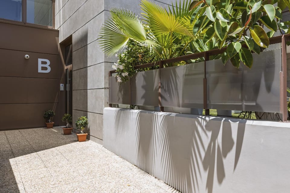 Property building, Facade/entrance, Off site