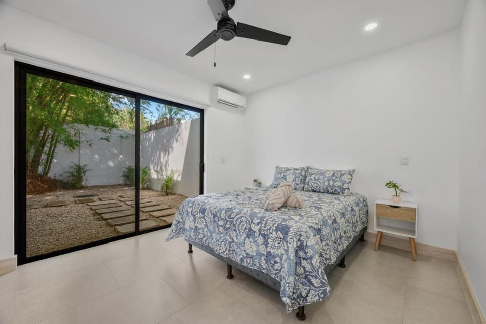 4BR Retreat w Saltwater Pool Walk to Beach and Town House in Tamarindo