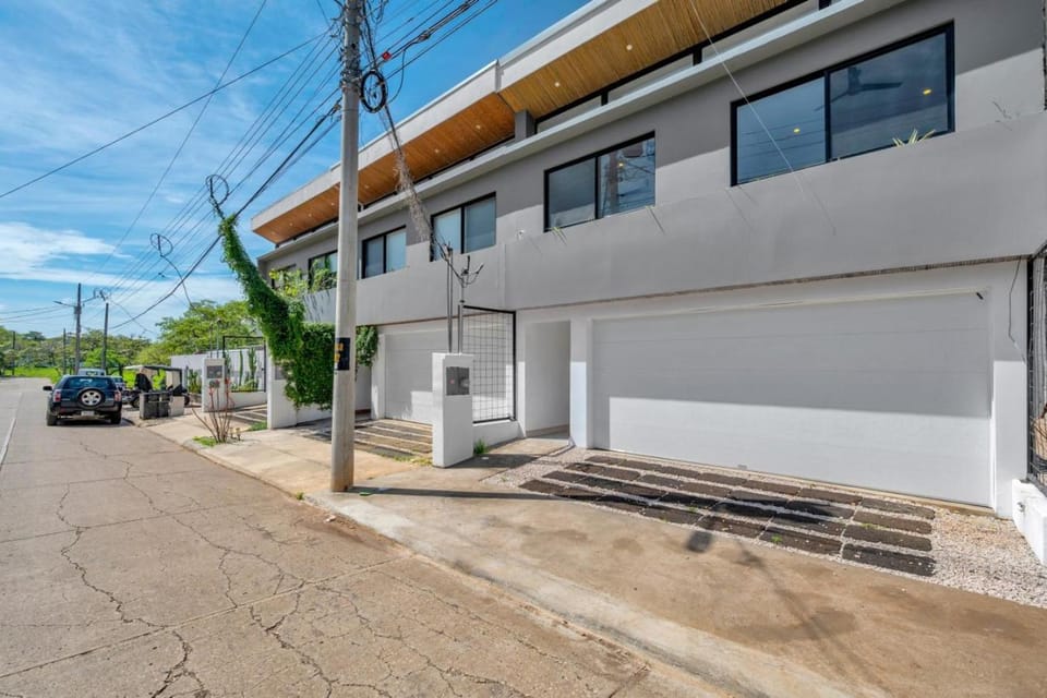 4BR Retreat w Saltwater Pool Walk to Beach and Town - TW9 House in Tamarindo