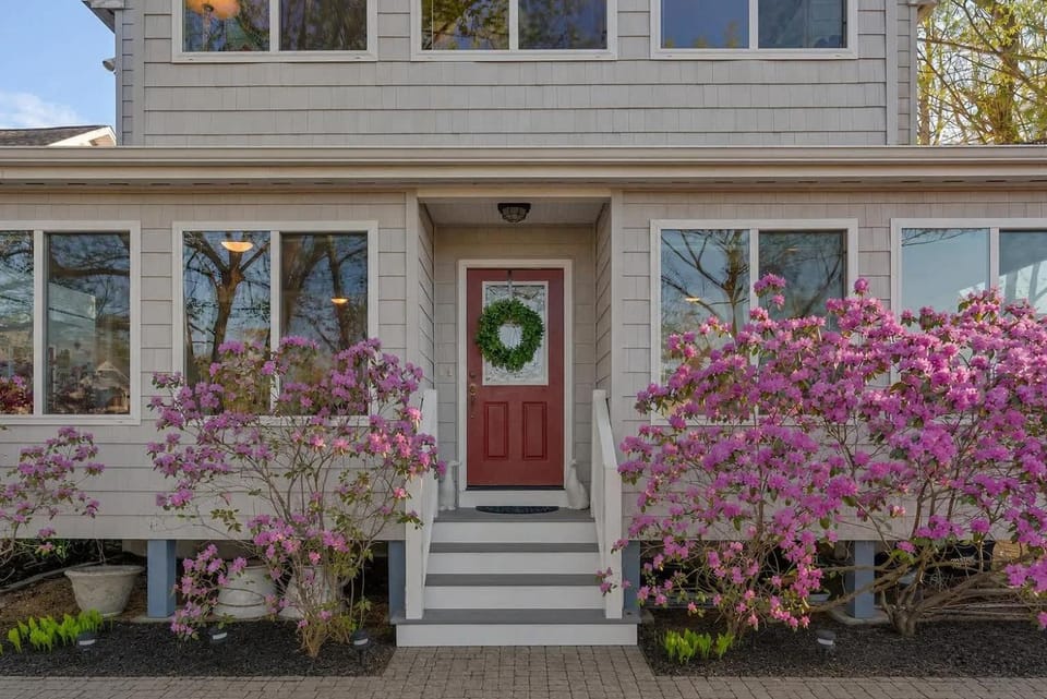 Private Coastal Compound Ocean Park Sleeps 25 House in Ocean Park