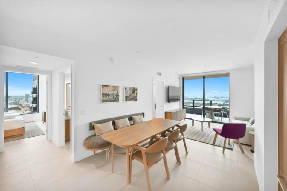 Corner Bay View Stay with Pool and Balcony in Miami G2515 House in Miami
