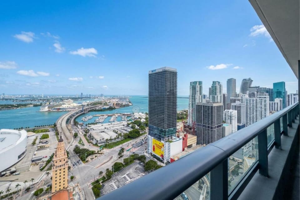 Corner Bay View Stay with Pool and Balcony in Miami G2515 House in Miami