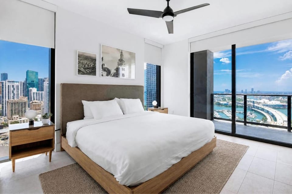 Corner Bay View Stay with Pool and Balcony in Miami G2515 House in Miami