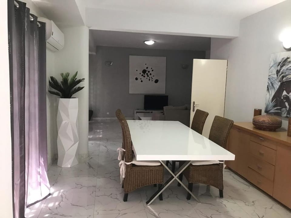 Modern 2-Bedroom Apartment in the Heart of Plateau, City Center Apartment in Praia