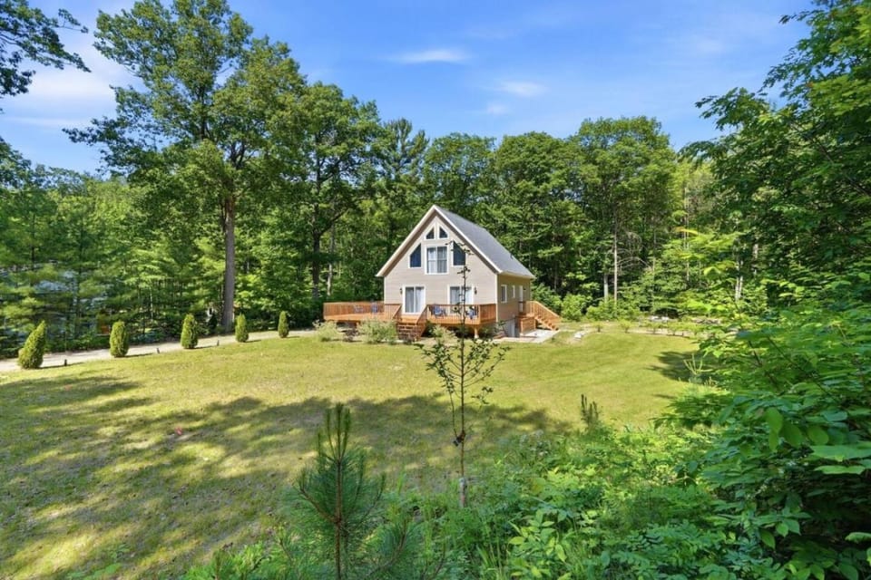 A Frame cottage 1 min from Beach BBQ and Firepit House in Tiny
