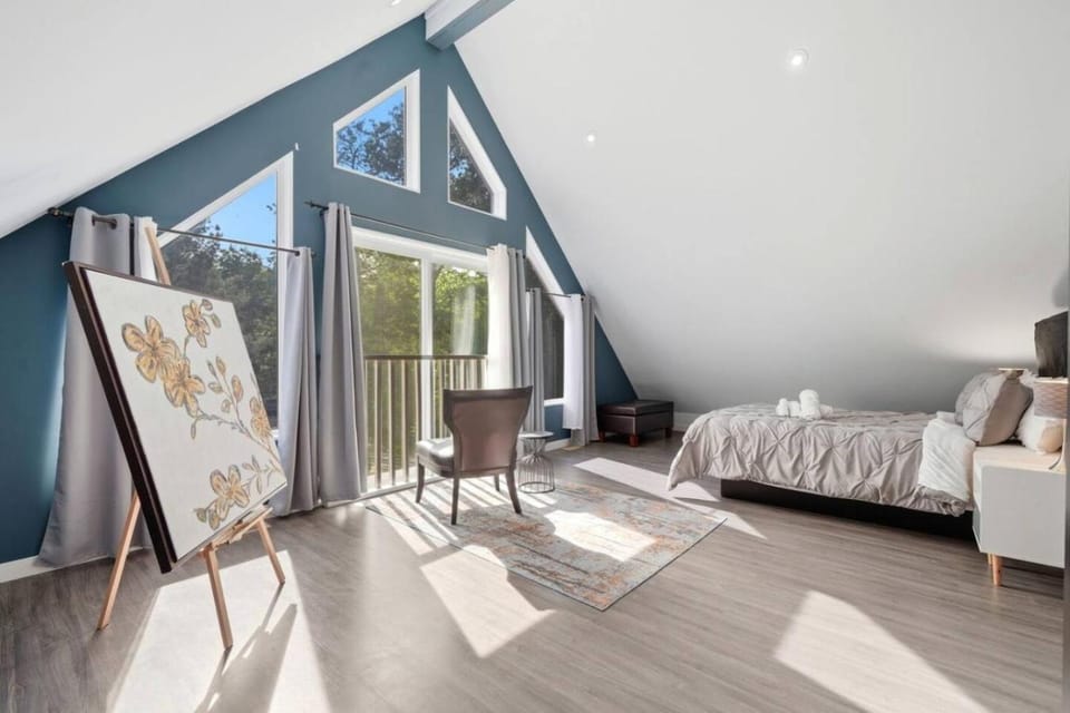 A Frame cottage 1 min from Beach BBQ and Firepit House in Tiny