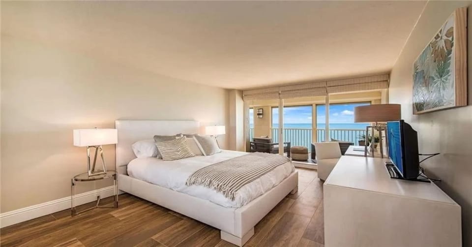 Sunset View Sanctuary Apartment in Naples
