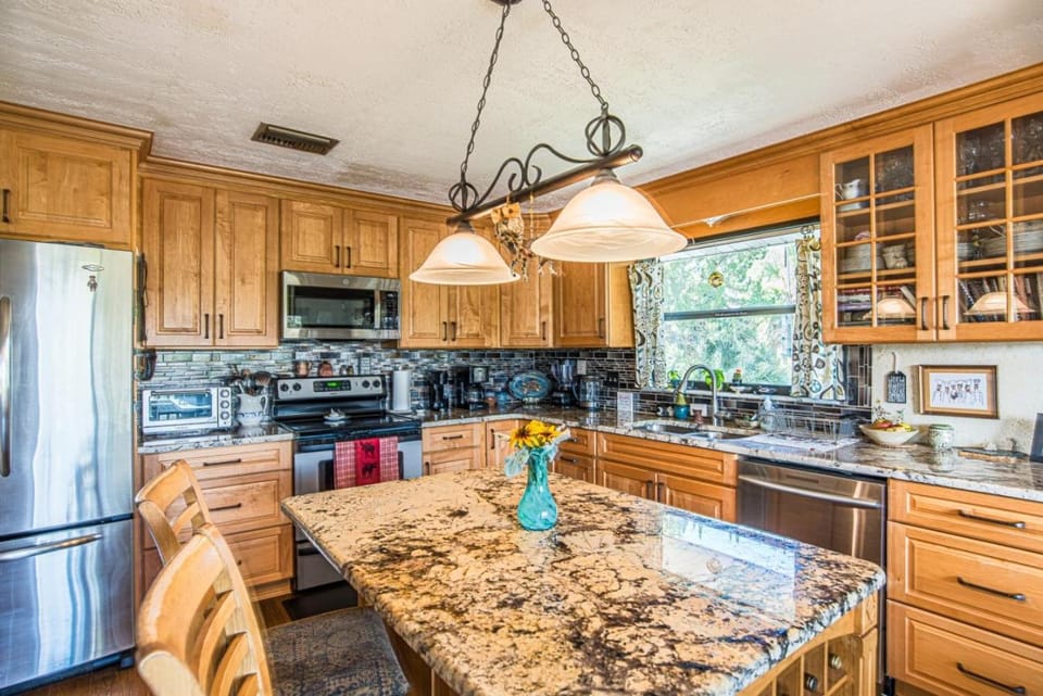 Kitchen or kitchenette, Dining area, dishwasher, oven, stove