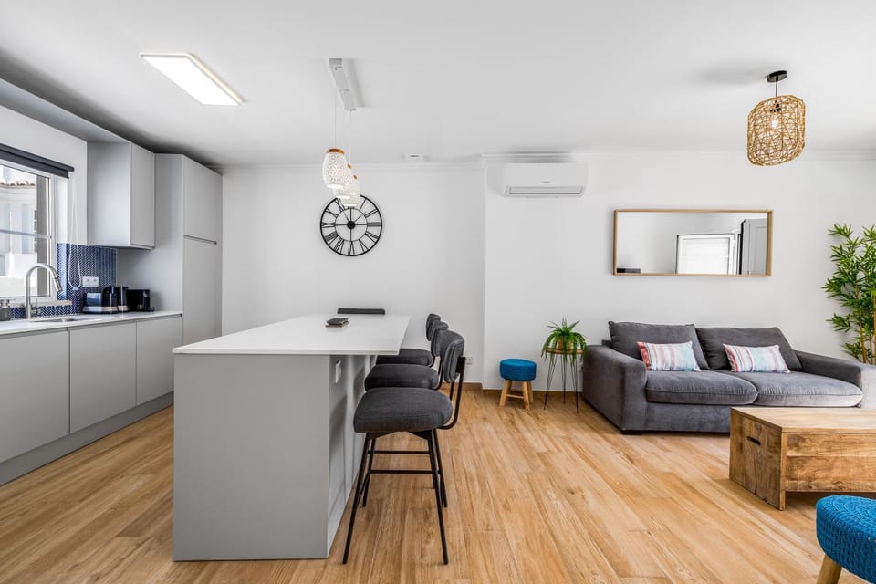 Kitchen or kitchenette, Living room