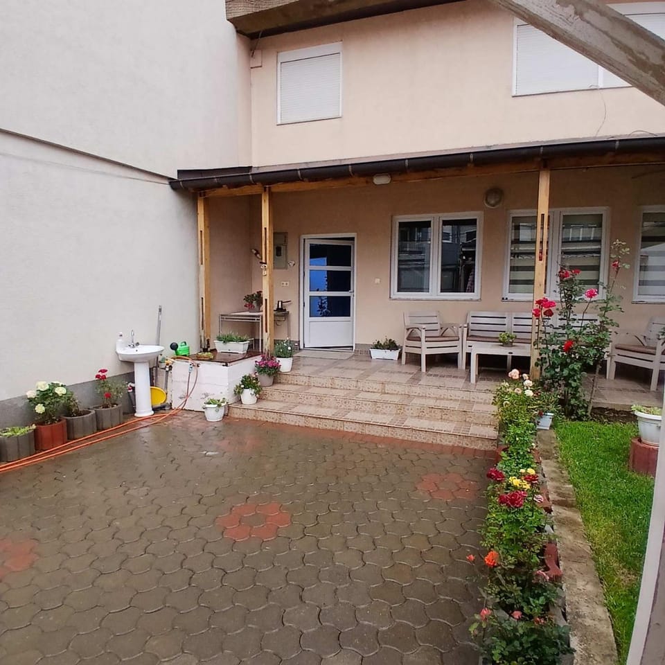 Property building, Patio, Garden, Balcony/Terrace, Garden view