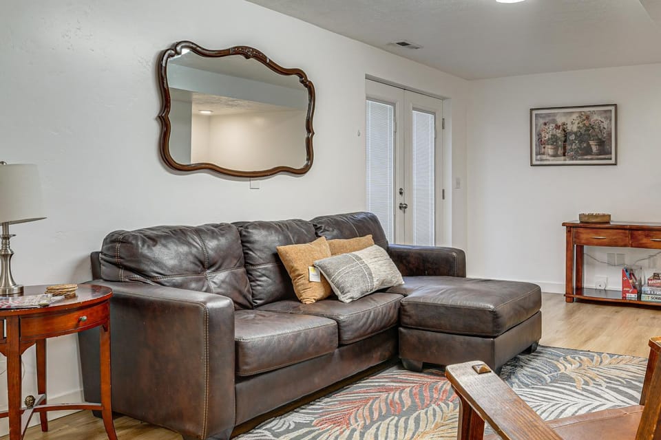 Utah Valley Basecamp: Apt for Hikers & Explorers! Apartment in Utah